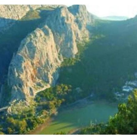 Apartamento en Cortijo totalmente reformado en pleno paraje natural Junto al Caminito del Rey y los sectores mas importantes de escalada A solo 2 minutos de la Estacion de tren Álora Exterior foto